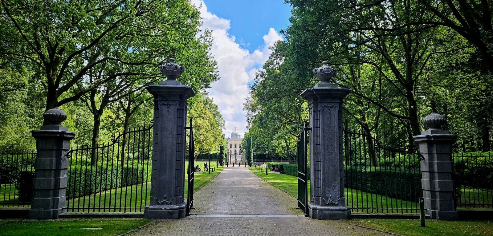 Gates outside Royal Palace 'Huis ten Bosch'