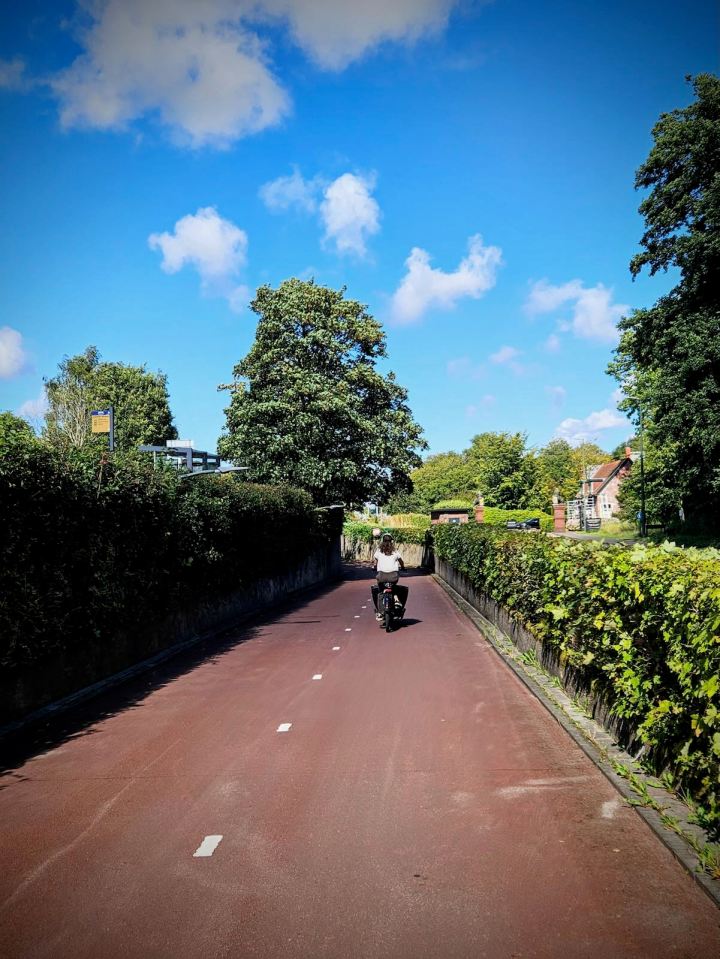 Riding down to the underpass under the S101 Benoordenhoutseweg