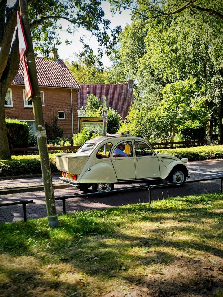 Old Citroën 2CV with extended boot