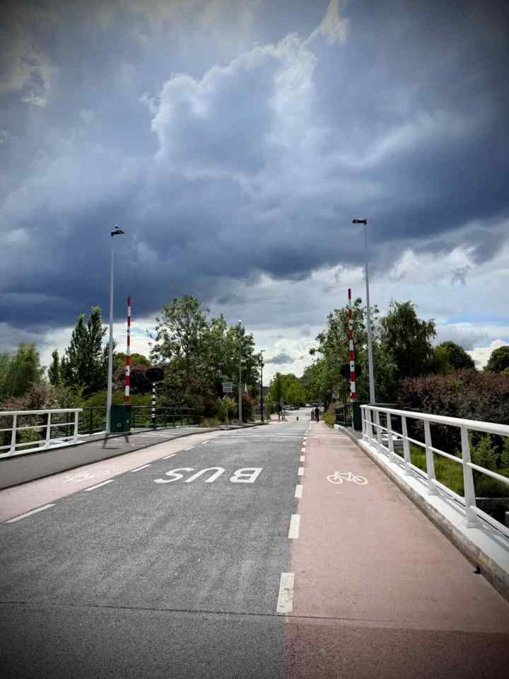 Crossing the Rijn on the bus and cycling bridge, Stevensbrug