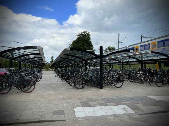 Cycle parking at De Vink station