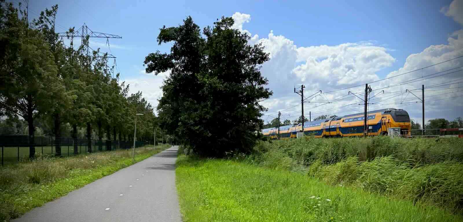 Train passing on Geestwoningpad