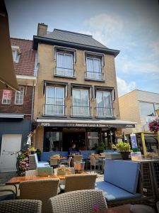 Stopping for a coffee at Pops