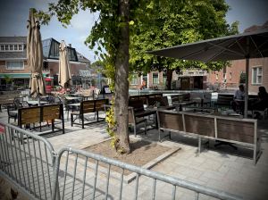 Seating outside Luciano Ijssalon