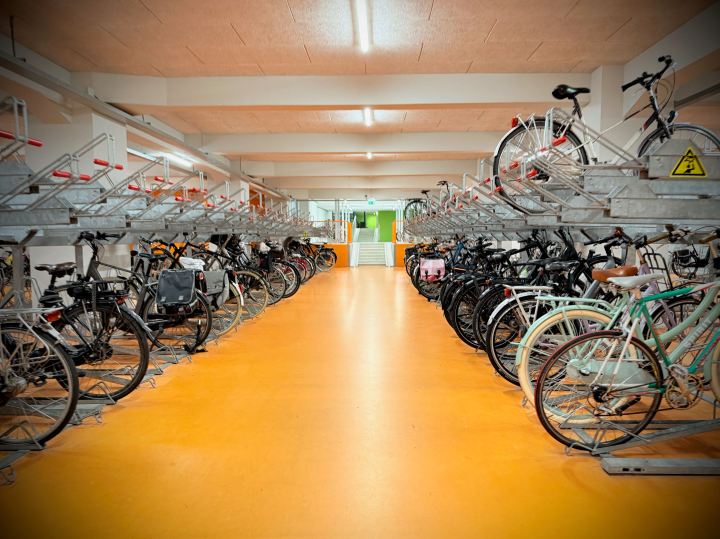 Waagstalling, supervised cycle parking that's free to use