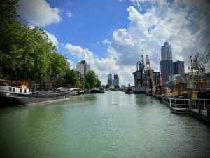 Looking along Leuvehaven from Kraneschipbrug