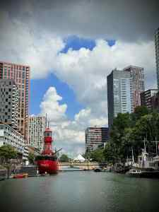 Looking along Wijnhaven from Kraneschipbrug