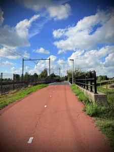 Hofpleinpad cycle path and Rotterdam Metro railway tracks
