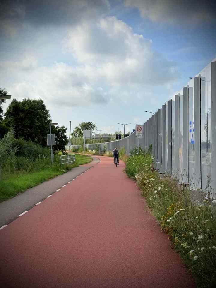 On the cycle path next to N14 Noordelijke Randweg