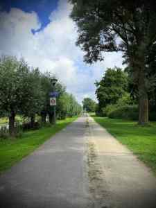 Path next to the Zijwatering Canal