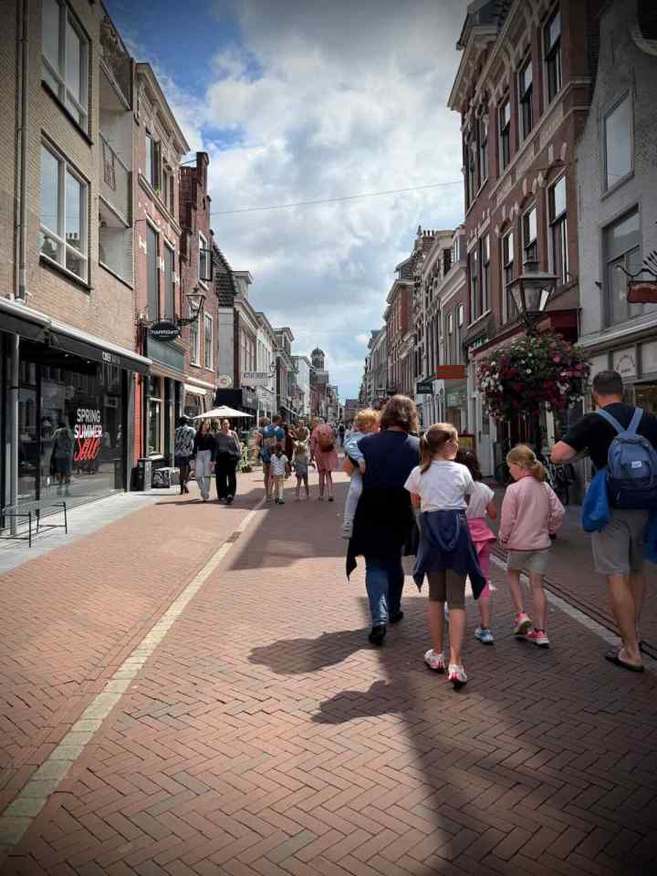 Walking along Haarlemmerstraat
