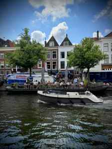 Boat passing on Nieuwe Rijn