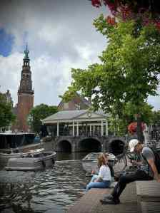 Looking along the Nieuwe Rijn, towards Koornbrug bridge