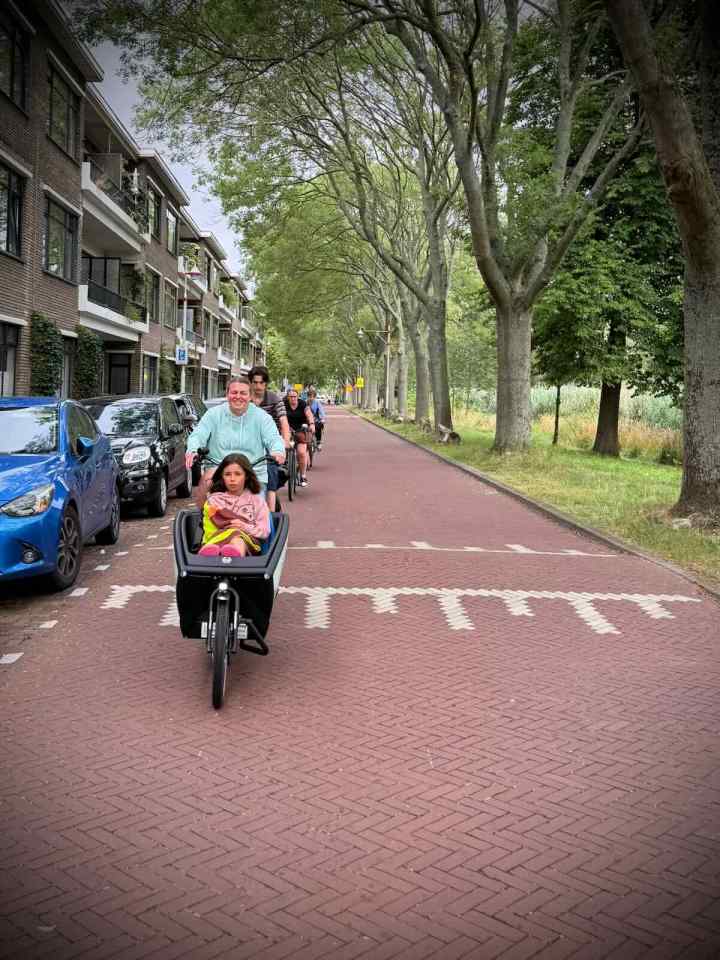 Riding along Carel Reinierszkade
