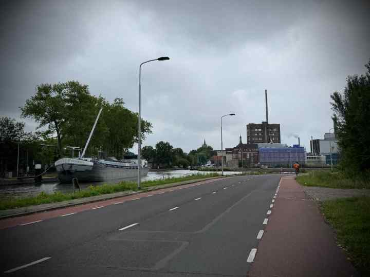 Riding along Wateringseweg