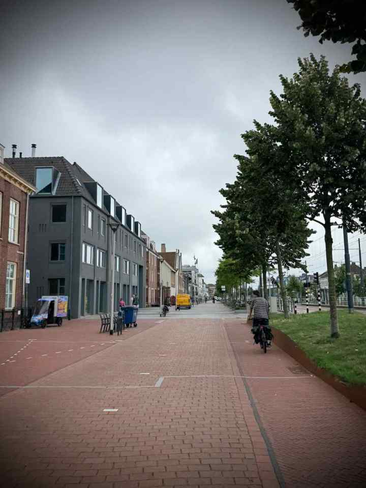 Riding along Phoenixstraat