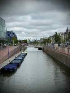 Looking along the Westsingelgracht canal