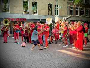 Brass band playing on Burgwal