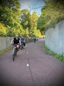 Riding down to underpass under the S101 Benoordenhoutseweg
