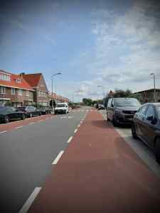 Painted lanes in the door zone on Drieplassenweg