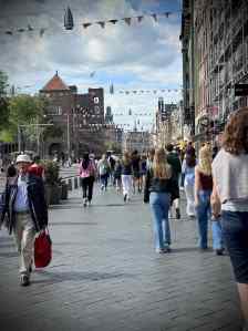 Walking along Damrak