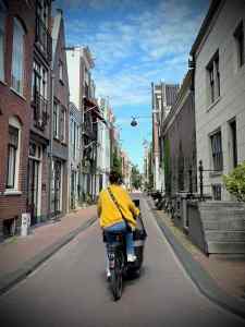 Cargo bike on Eerste Egelantiersdwarsstraat
