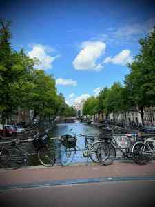 Looking along Keizersgracht