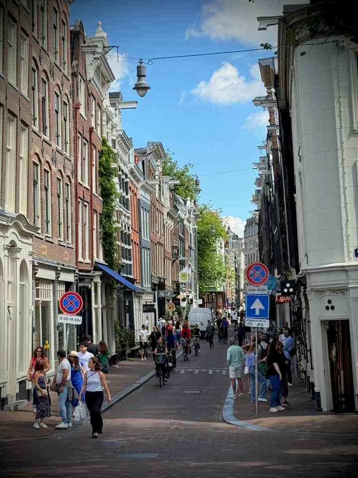 Looking along Hartenstraat