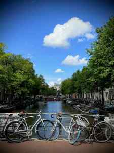 Looking along Keizersgracht