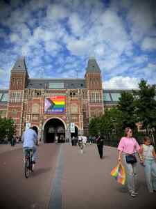 Bikes on the path towards the Rijksmuseum