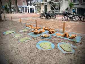 Frog sculpture on Frans Halsstraat