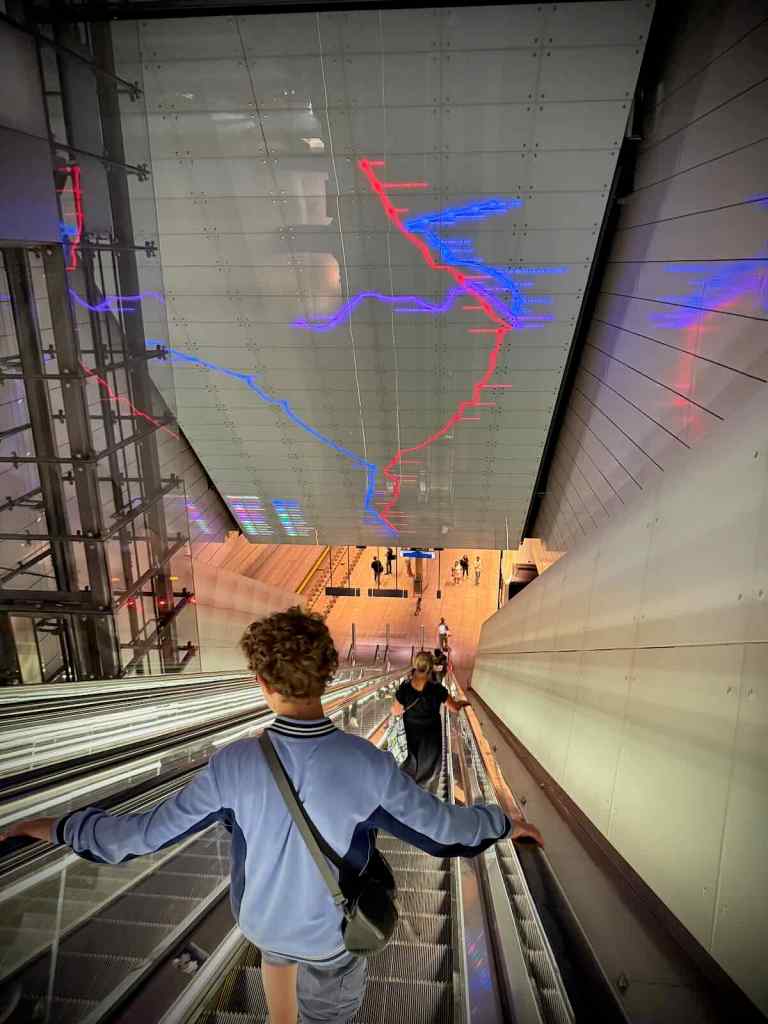 Escalator down to Vijzelgracht