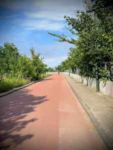 On Buurtweg, approaching bridge over the N440