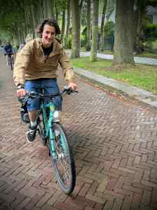 Riding along Bremhorstlaan