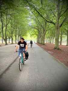 Riding through the trees in Haagse Bos