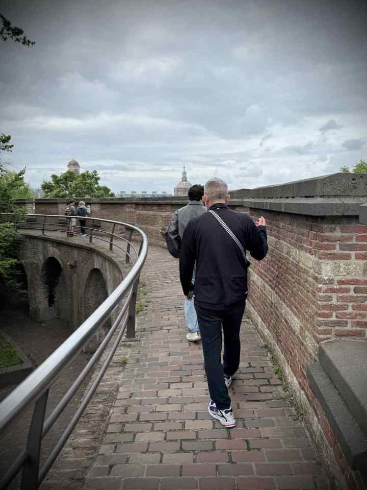 Walking along the wall at Burcht van Leiden