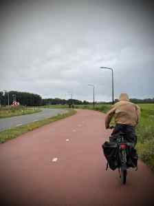 Cycle path on Ommedijkseweg, next to A44