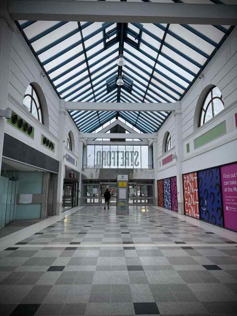 Inside the mall extension, built in the 80s