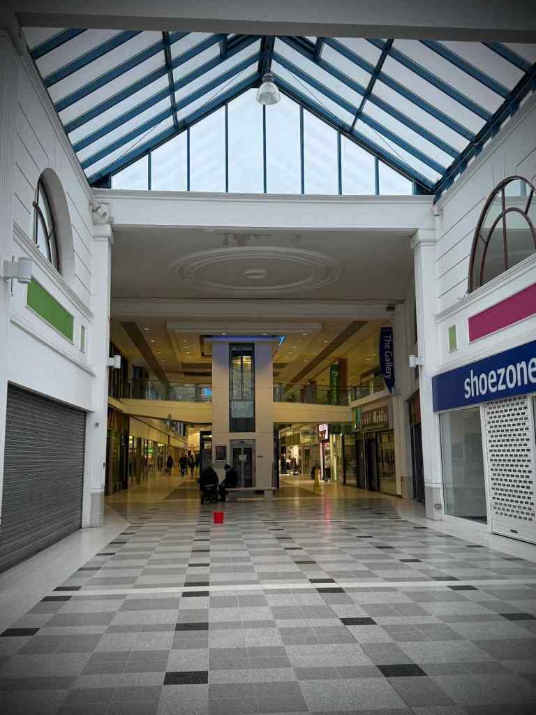 Inside the mall extension, built in the 80s