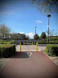 Redway crossing in Grafton Gate