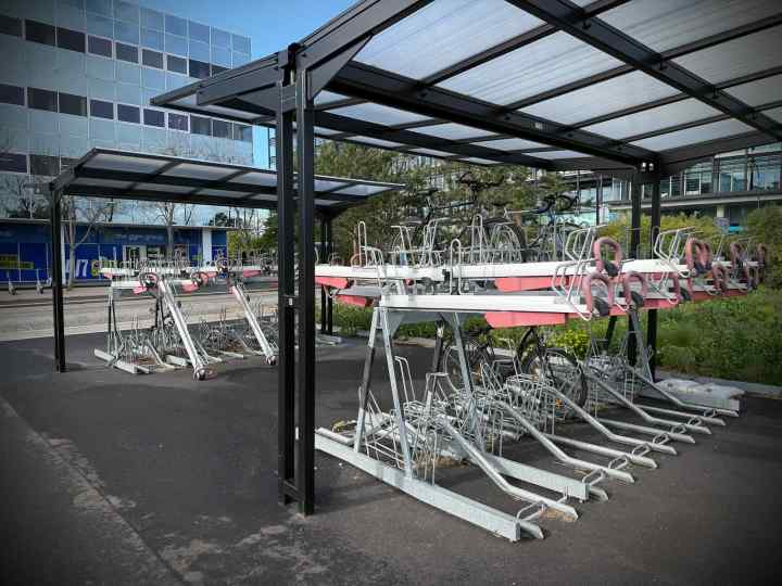 Two-tier cycle parking in Station Square