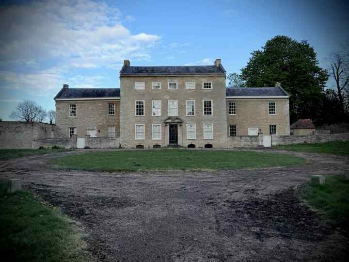 Linford Manor