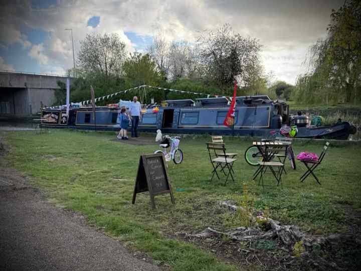 Pizza narrowboat on the Grand Union Canal
