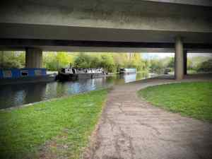 Bridge carrying H5 Portway over the Grand Union Canal